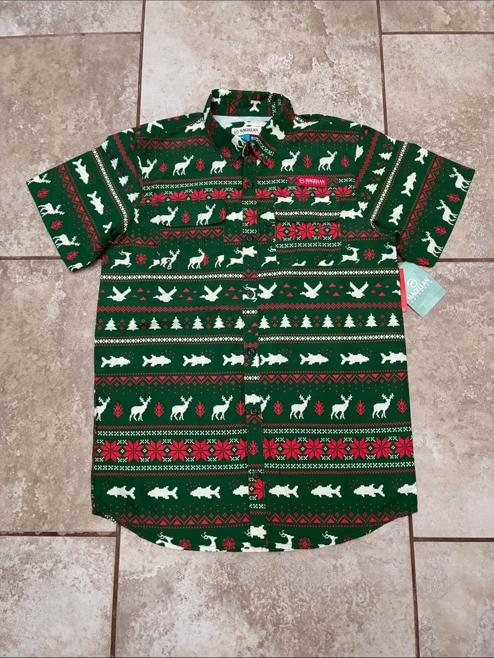 Magellan Outdoors Green & Red Holiday Print Short-Sleeve Button-Up